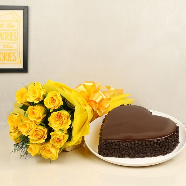 12 Yellow Roses